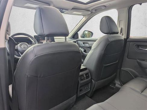 Used 2024 Nissan Rogue SL w/ SL Premium Package image 19