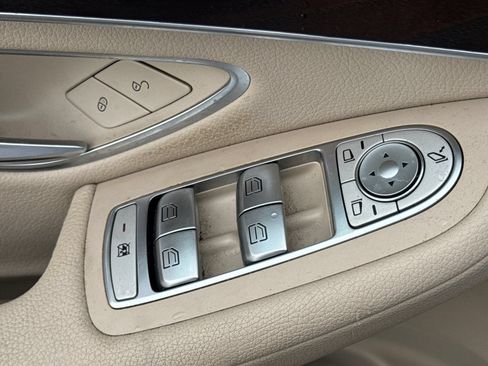 Used 2019 Mercedes-Benz GLC 300 4MATIC image 12