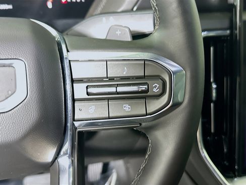 Used 2026 GMC Yukon Denali w/ Sun & Power Step Package AWD/4WD image 17