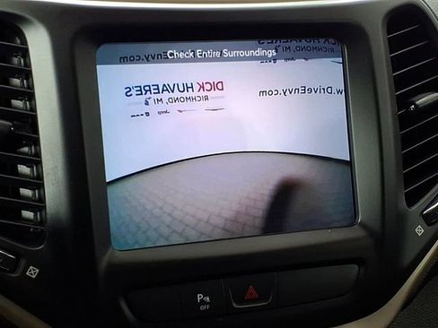 Used 2015 Jeep Cherokee Limited image 22