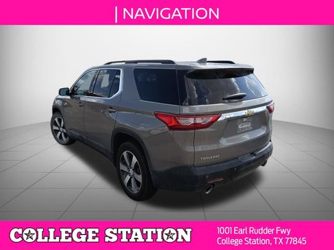 Used 2019 Chevrolet Traverse LT w/ LT Premium Package FWD image 4