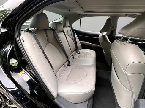 Used 2019 Toyota Camry XSE w/ Navigation Package FWD image 26