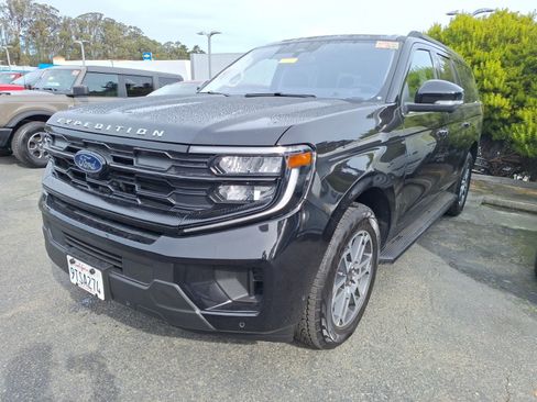 Used 2025 Ford Expedition Max Active image 3