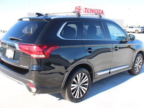 Used 2019 Mitsubishi Outlander SEL image 3