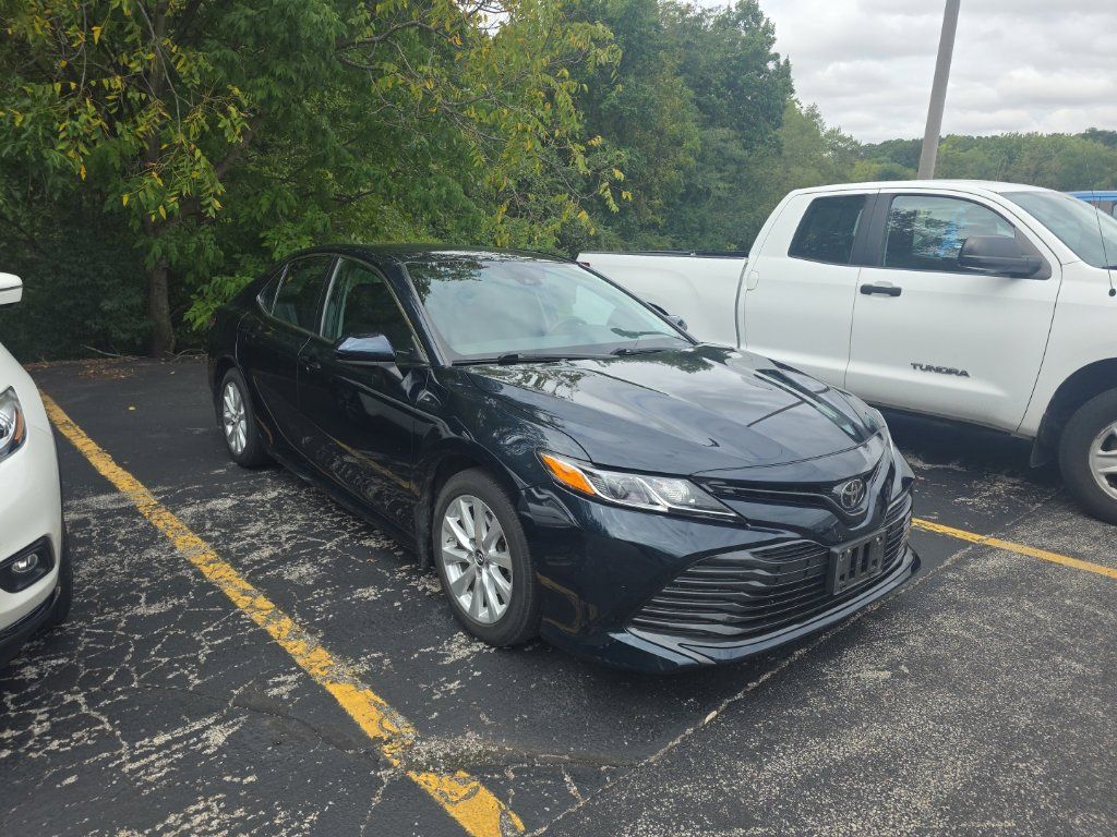Used 2019 Toyota Camry LE FWD image 3