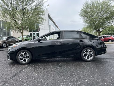 Used 2019 Kia Forte LXS FWD image 2