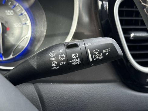 Used 2023 Chrysler Pacifica Touring-L image 16