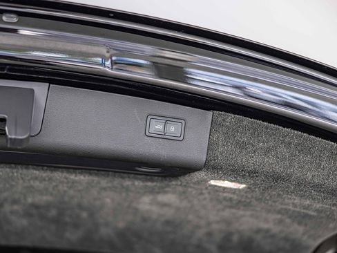 Used 2022 Bentley Bentayga image 16