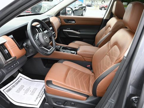 Used 2023 Nissan Pathfinder Platinum w/ Cargo Package AWD/4WD image 15