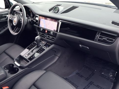New 2026 Porsche Macan AWD/4WD image 25