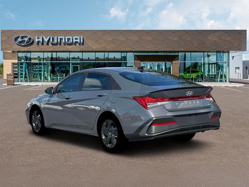 New 2026 Hyundai Elantra SEL FWD image 4