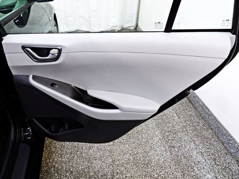 Used 2020 Hyundai Ioniq Blue FWD image 12