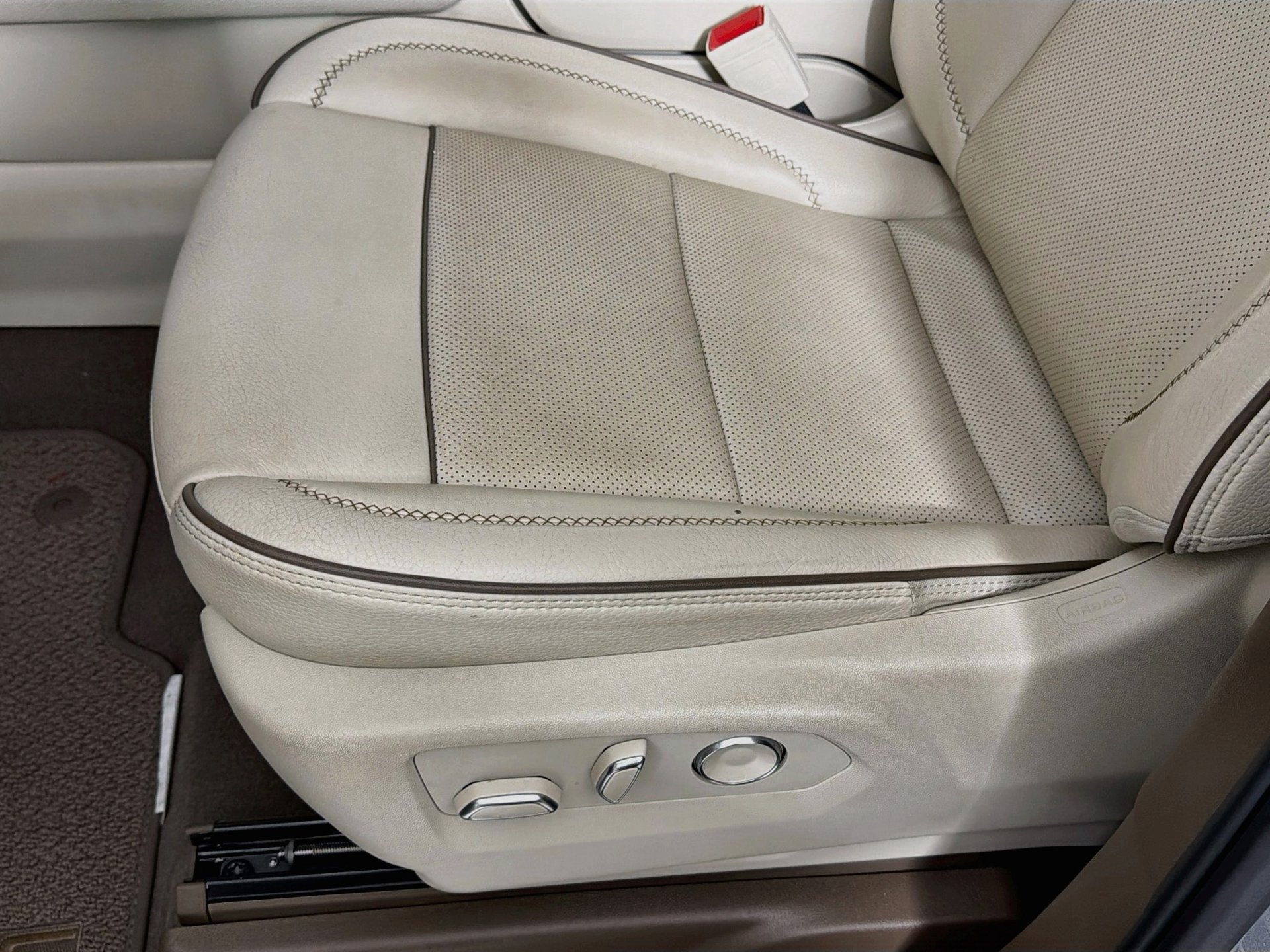 Used 2024 GMC Yukon Denali RWD image 21