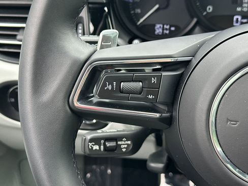 Certified 2025 Porsche Macan AWD/4WD image 26