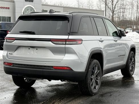 New 2025 Jeep Grand Cherokee Limited w/ Trailer Tow Package image 43