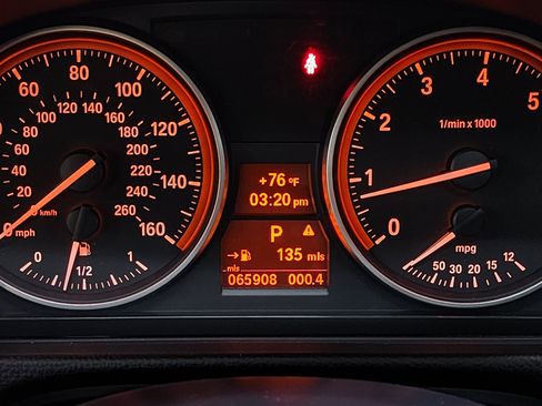 Used 2011 BMW 328i xDrive Sedan AWD/4WD image 25