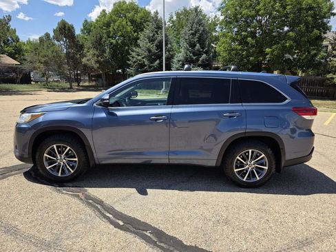 Used 2018 Toyota Highlander XLE AWD/4WD image 2