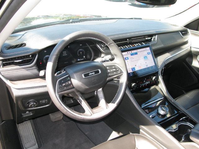 Used 2023 Jeep Grand Cherokee Limited AWD/4WD image 14