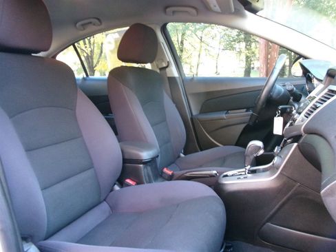 Used 2014 Chevrolet Cruze LT w/ Enhanced Safety Package image 19