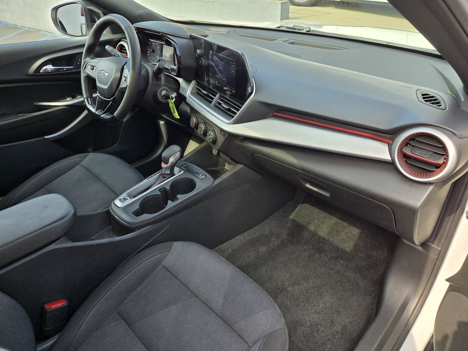 Used 2024 Chevrolet Trax RS w/ Sunroof Package FWD image 30