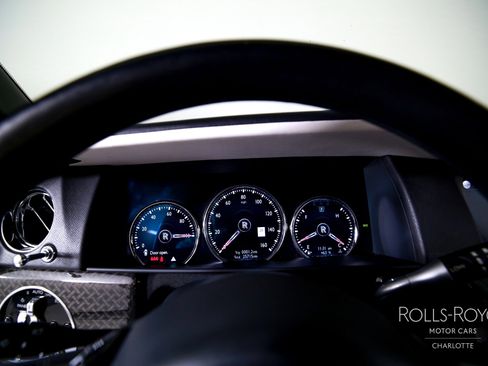 Used 2021 Rolls-Royce Cullinan Black Badge image 14