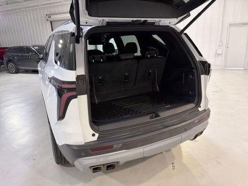 Used 2024 Chevrolet Traverse LT FWD image 28