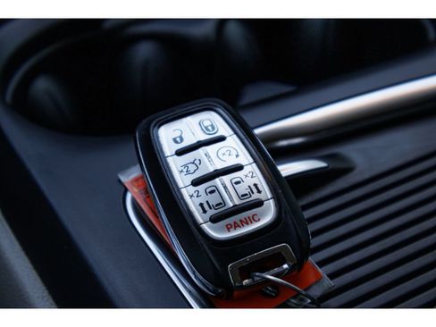 Used 2022 Chrysler Pacifica Touring-L FWD image 29