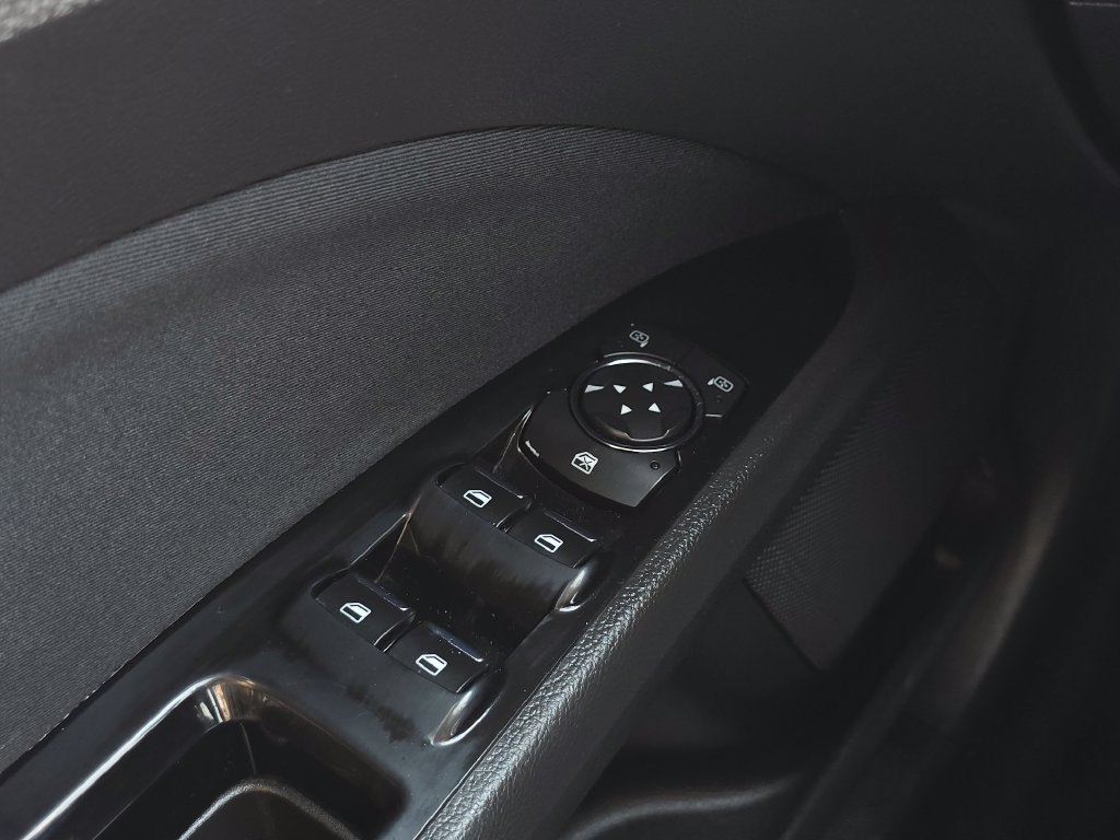 Used 2016 Ford Fusion SE FWD image 26