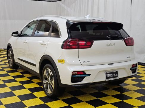 Used 2022 Kia Niro EX image 5
