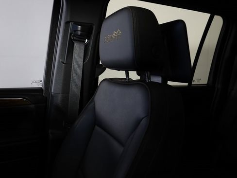 Used 2024 Chevrolet Suburban High Country w/ Advanced Technology Package image 44