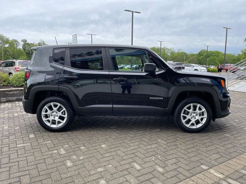 Used 2023 Jeep Renegade Latitude AWD/4WD image 6