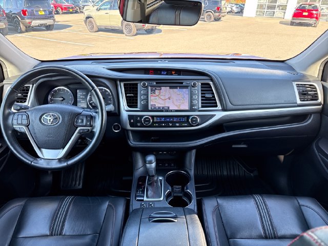 Used 2019 Toyota Highlander SE AWD/4WD image 12