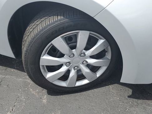 Used 2016 Toyota Corolla LE FWD image 6