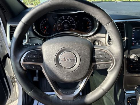 Used 2019 Jeep Grand Cherokee Laredo image 12