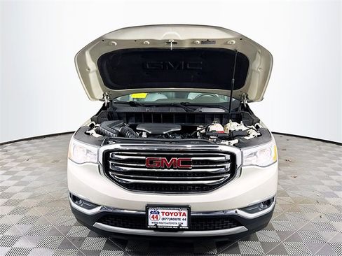 Used 2017 GMC Acadia SLT image 12