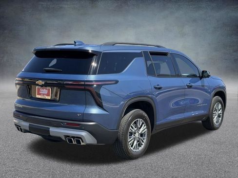 Used 2024 Chevrolet Traverse LT w/ Trailering Package FWD image 4