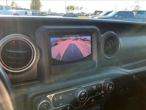 Used 2022 Jeep Wrangler Unlimited Sport AWD/4WD image 16