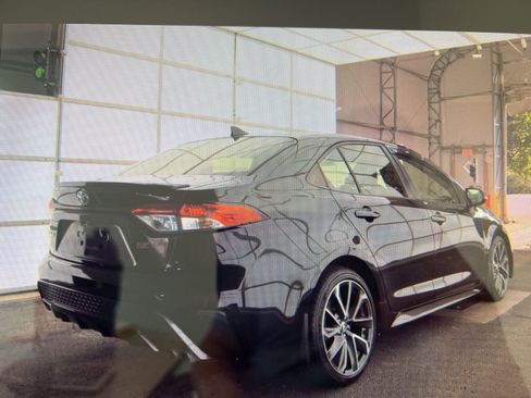 Used 2020 Toyota Corolla SE w/ SE Premium Package FWD image 2