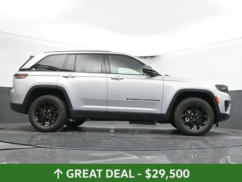 Used 2024 Jeep Grand Cherokee Altitude image 54