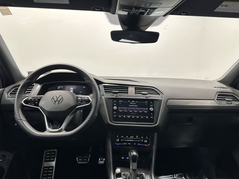 Used 2024 Volkswagen Tiguan SE R-Line AWD/4WD image 19