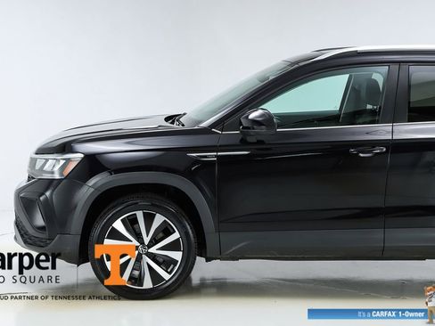 Used 2023 Volkswagen Taos SE w/ Panoramic Sunroof Package image 41