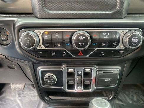 Used 2019 Jeep Wrangler Unlimited Sport S AWD/4WD image 16