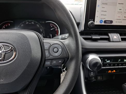 Used 2023 Toyota RAV4 LE image 21