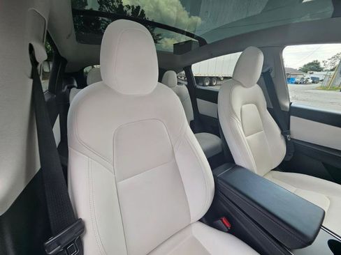 Used 2022 Tesla Model Y Long Range AWD/4WD image 55