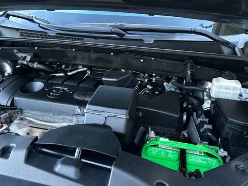 Used 2018 Toyota Highlander LE w/ Carpet Mat Package (TMS) FWD image 24