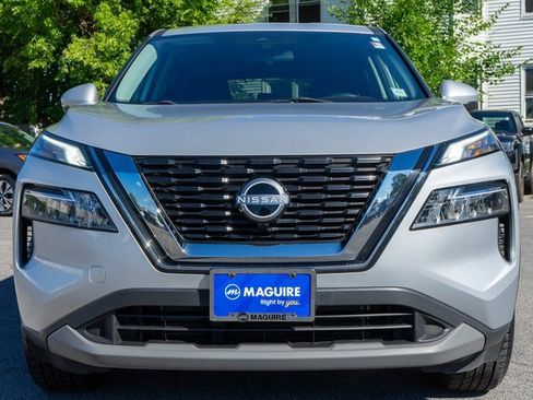 Used 2022 Nissan Rogue SV image 3