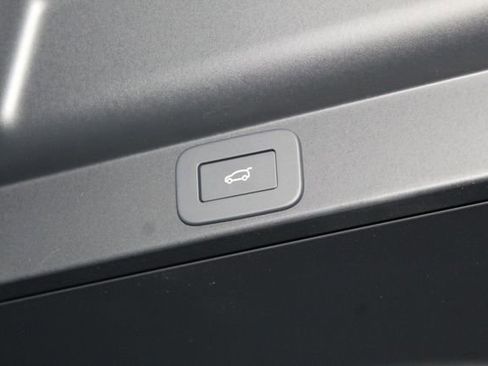 New 2026 Land Rover Range Rover SE image 13