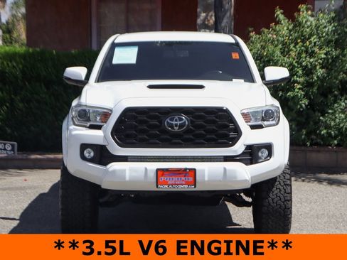 Used 2017 Toyota Tacoma TRD Sport w/ Tow Package (A/T) AWD/4WD image 3