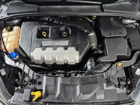 Used 2018 Ford Focus ST FWD image 8