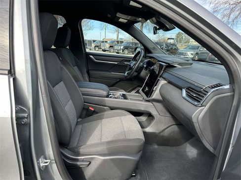 Used 2025 GMC Acadia Elevation image 12